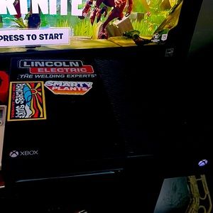 Xbox one in good condition nothing wrong with it comes with 4 game & everything